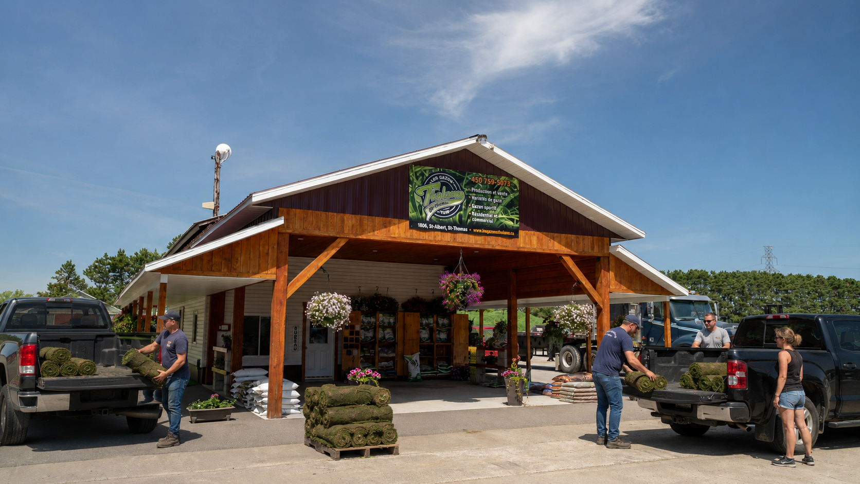 L'équipe Tholano charge des rouleaux de tourbe au kiosque de Saint-Thomas